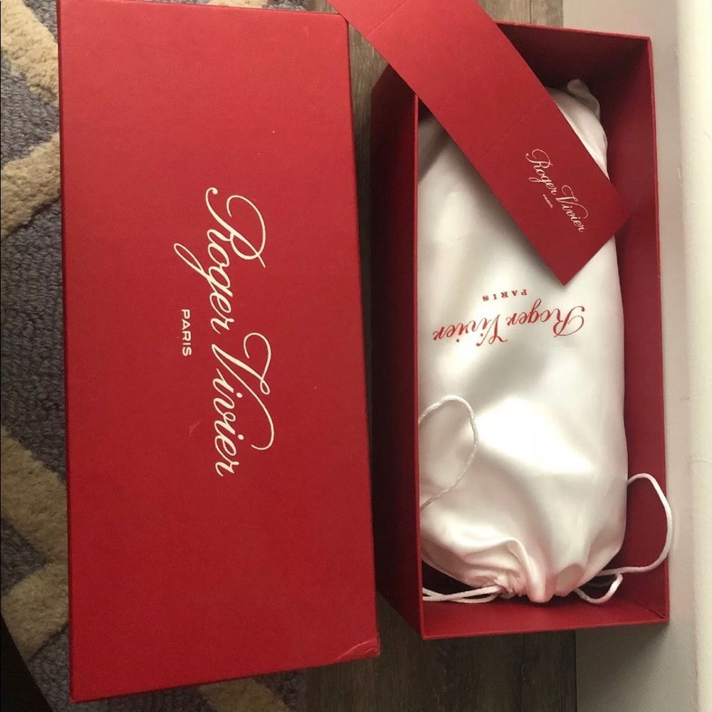 Roger Vivier White Gommette Patent Leather Flats - Picture 5 of 5